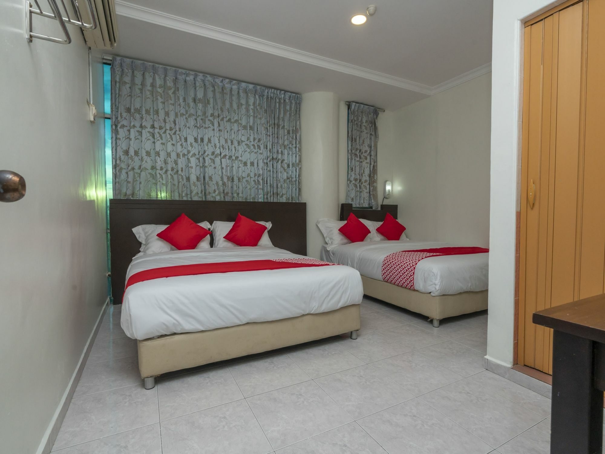 Fully Desa Tebrau Hotel